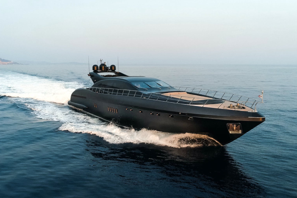 108ft Mangusta Black
